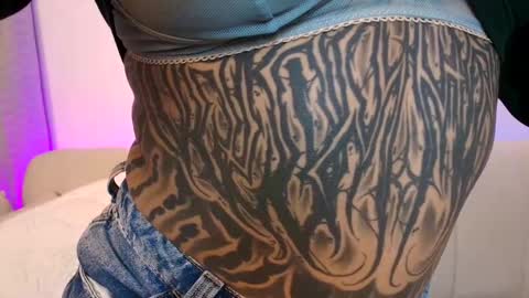 Snapshot of _velka_ chatting on 11-03-25, 04:03 _velka_ online show from 11-03-25, 04:03