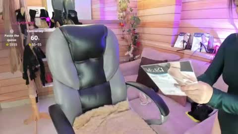 Snapshot of _victoria_collins chatting on 07-05-26, 10:33 Sol online show from 07-05-26, 10:33