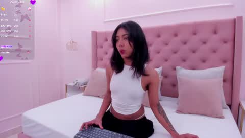 Snapshot of _violeta_clark chatting on 06-14-26, 01:24 Violeta online show from 06-14-26, 01:24