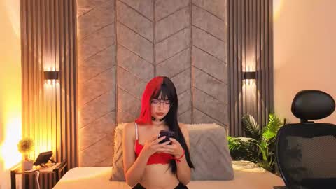 Snapshot of _viollettenoir_ chatting on 11-15-25, 08:16 online show from 11-15-25, 08:16