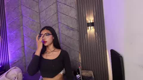 Snapshot of _viollettenoir_ chatting on 06-15-26, 07:27 online show from 06-15-26, 07:27