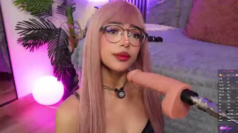 Snapshot of _viollettenoir_ chatting on 06-22-26, 09:23 online show from 06-22-26, 09:23