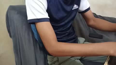 Snapshot of _vov_ chatting on 12-18-24, 12:51 _vov_ online show from 12-18-24, 12:51