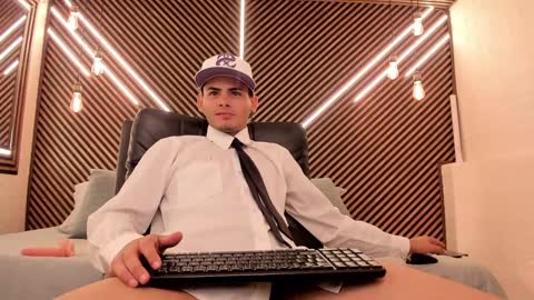  white fox  online show from 02-07-25, 04:16