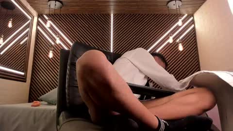  white fox  online show from 02-12-25, 08:59