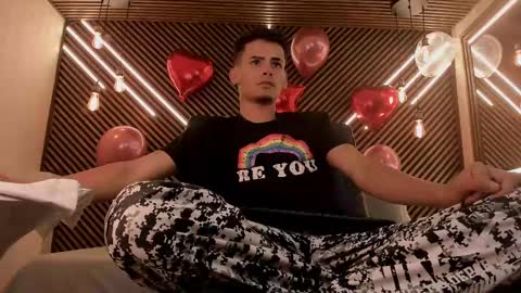  white fox  online show from 02-18-25, 03:31