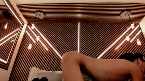  white fox  online show from 02-19-25, 01:50