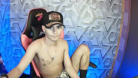  white fox  online show from 11-14-25, 05:33