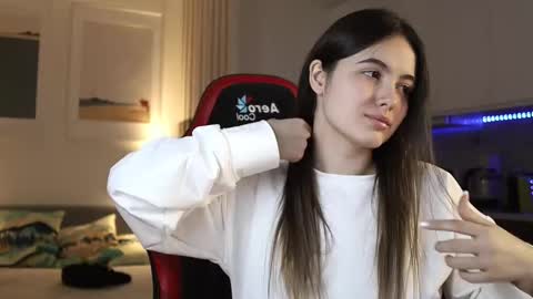 Snapshot of _whoareu_ chatting on 03-02-25, 02:32 Kristina online show from 03-02-25, 02:32