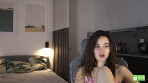 Snapshot of _whoareu_ chatting on 11-19-25, 11:54 Kristina online show from 11-19-25, 11:54