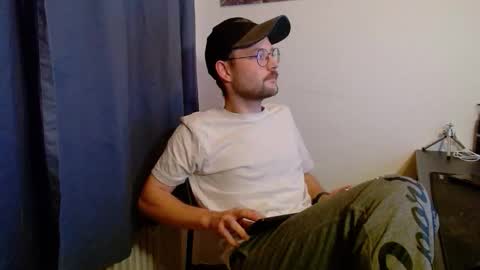 Snapshot of _whoisthatguy_ chatting on 10-20-25, 05:13 _whoisthatguy_ online show from 10-20-25, 05:13