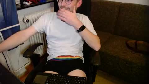 Snapshot of _whoisthatguy_ chatting on 11-04-25, 06:18 _whoisthatguy_ online show from 11-04-25, 06:18