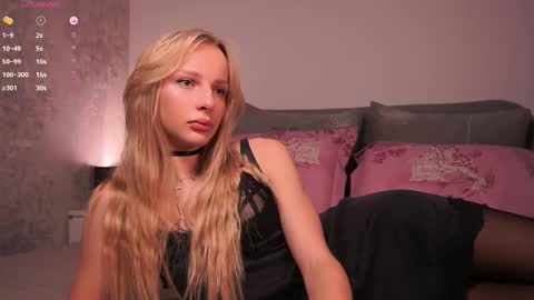 Snapshot of _your_fenka_ chatting on 09-17-25, 04:41 Fenka online show from 09-17-25, 04:41