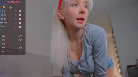 Snapshot of _your_tessa chatting on 12-25-24, 11:54 Tessa - online show from 12-25-24, 11:54