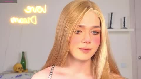 Snapshot of _yourfoxy_ chatting on 10-15-25, 12:38 LITTLE FOX online show from 10-15-25, 12:38