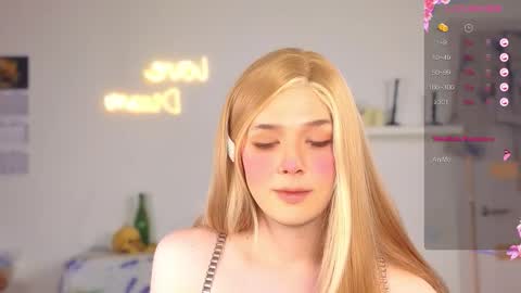 Snapshot of _yourfoxy_ chatting on 10-25-25, 01:40 LITTLE FOX online show from 10-25-25, 01:40