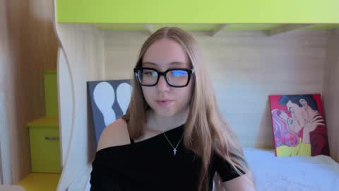 Snapshot of _yourhotangel_ chatting on 06-05-26, 07:03 Eva online show from 06-05-26, 07:03