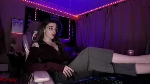 Snapshot of _yourwetdreams_ chatting on 04-20-26, 04:10 Roxy online show from 04-20-26, 04:10