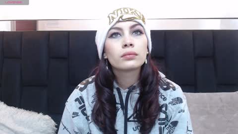 Yuyi online show from 01-29-25, 11:09