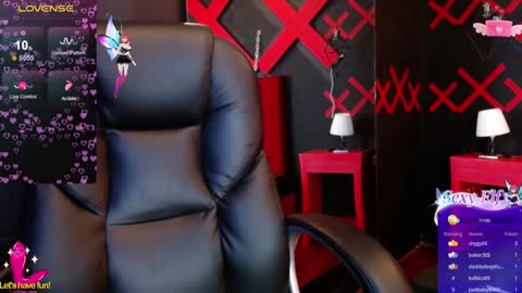 Yuyi online show from 01-30-25, 05:06