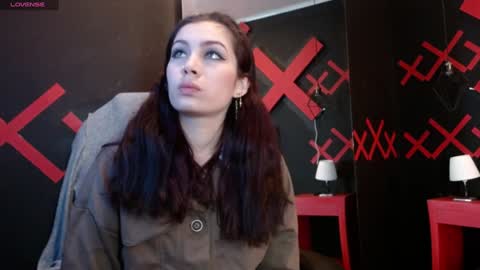 Yuyi online show from 01-31-25, 11:24