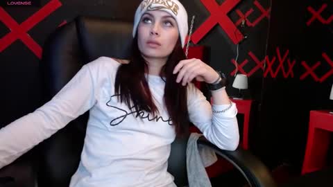 Yuyi online show from 02-17-25, 05:32