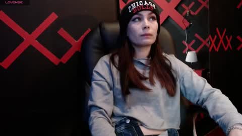 Yuyi online show from 02-22-25, 11:13