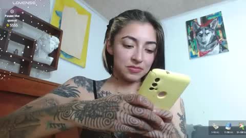 Snapshot of _zoebakers chatting on 12-10-24, 01:11 Zoe online show from 12-10-24, 01:11