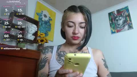 Snapshot of _zoebakers chatting on 02-11-25, 12:58 Zoe online show from 02-11-25, 12:58