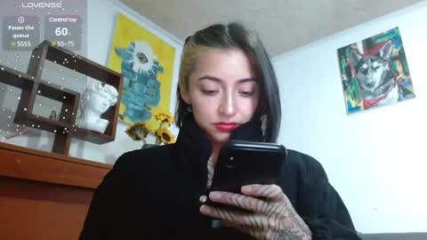 Snapshot of _zoebakers chatting on 02-13-25, 10:33 Zoe online show from 02-13-25, 10:33