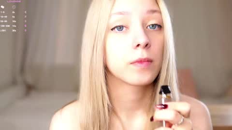 Snapshot of a__mother_of_dragons chatting on 02-25-26, 01:37 Luna online show from 02-25-26, 01:37