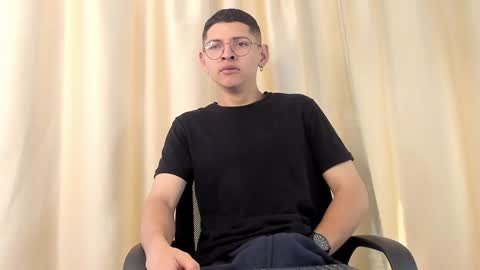 Snapshot of a_lejandro_08 chatting on 01-18-25, 03:05 alejo online show from 01-18-25, 03:05