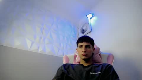 Snapshot of aaa_white chatting on 06-21-26, 09:17 KER online show from 06-21-26, 09:17