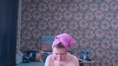 Snapshot of aalicebubble chatting on 05-03-26, 12:00 Alice online show from 05-03-26, 12:00