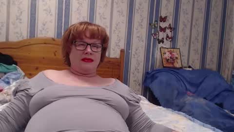 Snapshot of aamarillis chatting on 11-17-25, 11:32 NINA online show from 11-17-25, 11:32