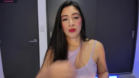 Snapshot of aandreamartinez1 chatting on 10-22-25, 01:17 andrea online show from 10-22-25, 01:17