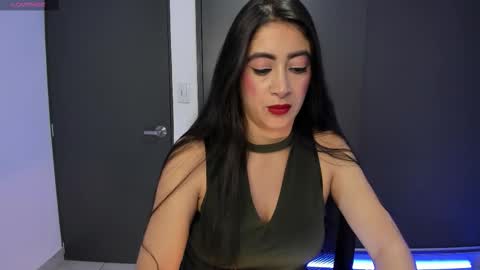 Snapshot of aandreamartinez1 chatting on 11-02-25, 03:53 andrea online show from 11-02-25, 03:53