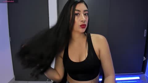 Snapshot of aandreamartinez1 chatting on 11-16-25, 11:21 andrea online show from 11-16-25, 11:21