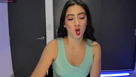 Snapshot of aandreamartinez1 chatting on 11-18-25, 12:16 andrea online show from 11-18-25, 12:16