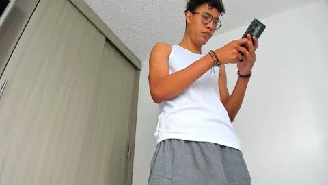 Snapshot of aaron_blake08 chatting on 01-06-26, 01:37 Aaron Blake08 online show from 01-06-26, 01:37