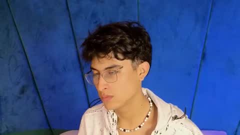 Aaron Ezequiel online show from 10-16-25, 09:49