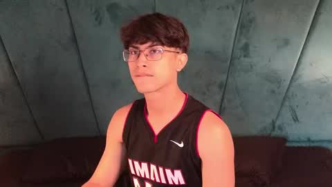 Aaron Ezequiel online show from 04-11-26, 12:31