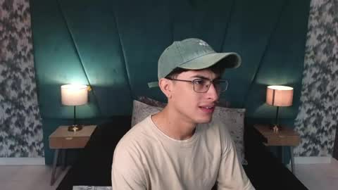 Aaron Ezequiel online show from 06-12-26, 12:26