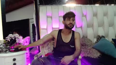 Snapshot of aaron_jones_1 chatting on 04-15-26, 09:04 aaron_jones_1 online show from 04-15-26, 09:04