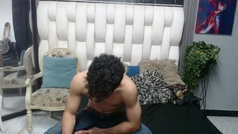 aaron_jones_1 online show from 05-25-26, 03:45