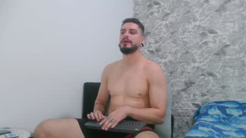 Aaron kwok online show from 01-31-25, 11:35