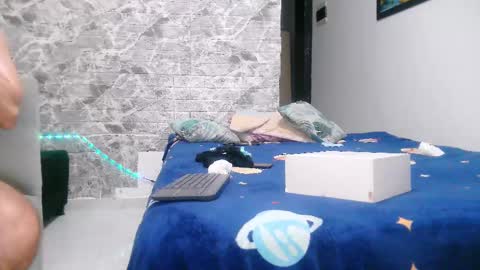 Aaron kwok online show from 02-15-25, 04:03