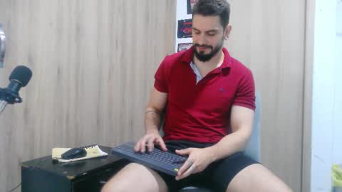 Aaron kwok online show from 11-19-25, 12:43