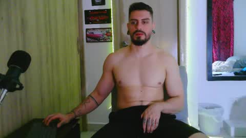 Snapshot of aaron_kwok28 chatting on 01-18-26, 03:54 Aaron kwok online show from 01-18-26, 03:54