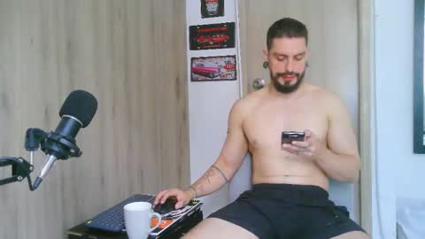 Snapshot of aaron_kwok28 chatting on 02-16-26, 10:28 Aaron kwok online show from 02-16-26, 10:28